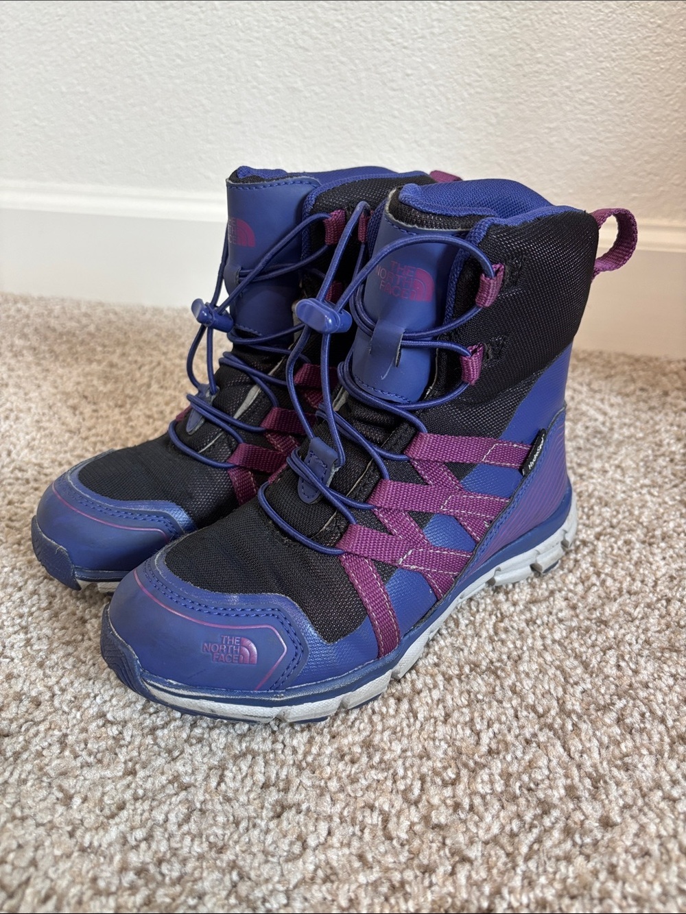 The North Face Junior Winter Sneakers Insulated Waterproof Size 1 Purple Black